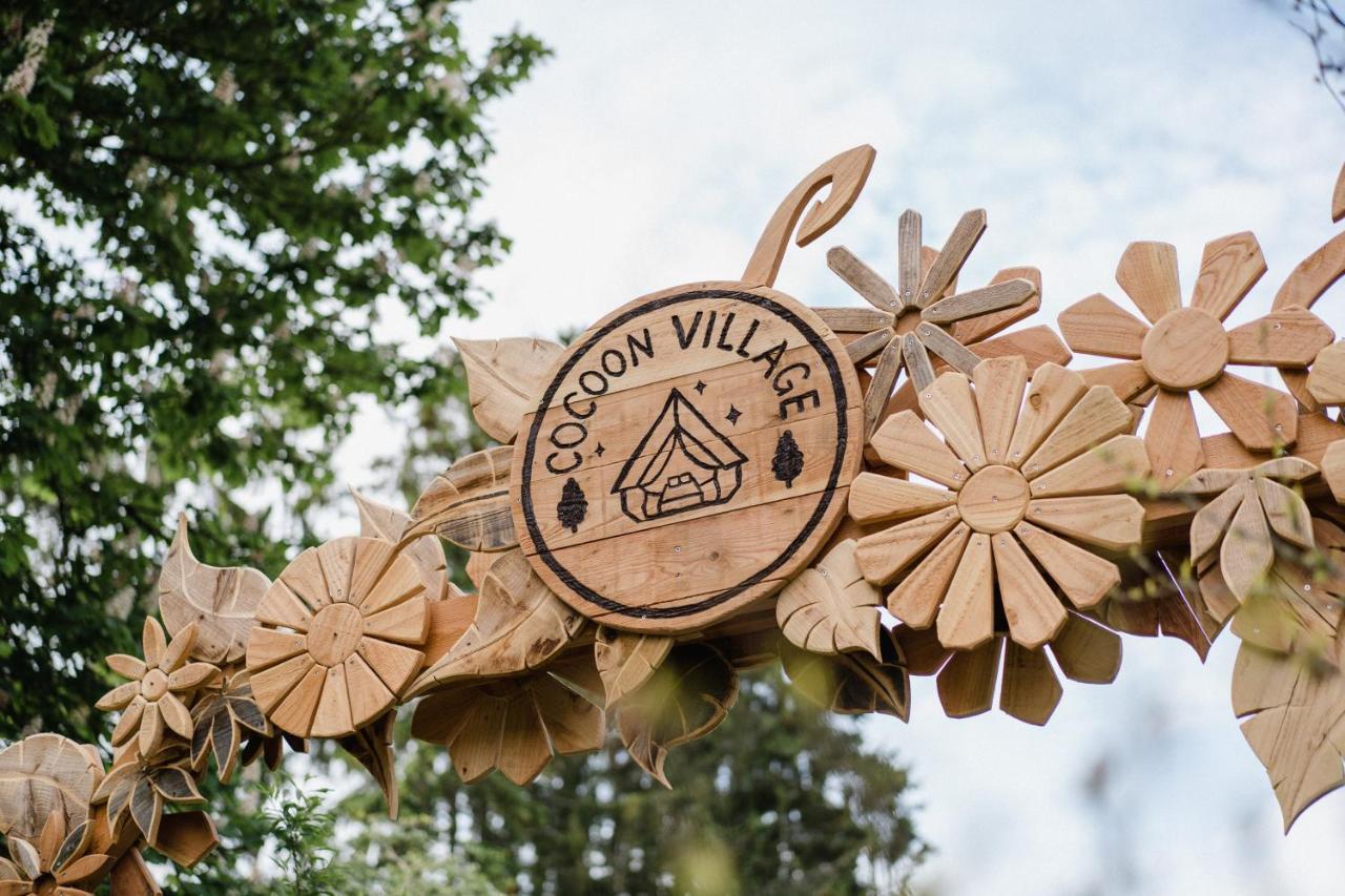 Cocoon Village - Glamping - Domaine Des Grottes De Han Rochefort Bagian luar foto