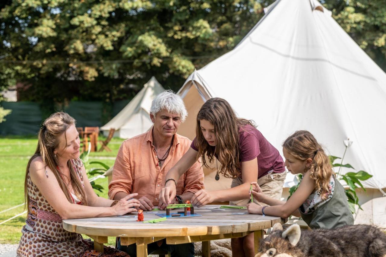 Cocoon Village - Glamping - Domaine Des Grottes De Han Rochefort Bagian luar foto